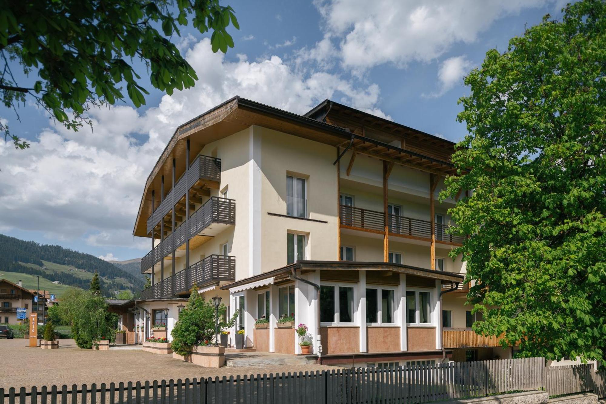 Hotel Sole - Sonne Dobbiaco Exterior photo
